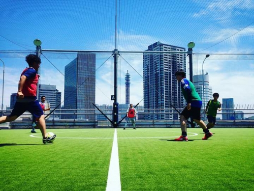 Coerver® Coaching Japan roof top pitch. What a setting for training #neverfollow